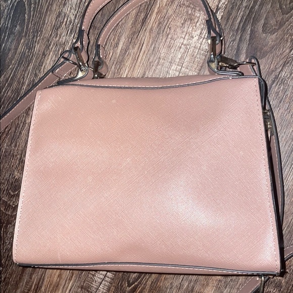 Steve Madden Blush Crossbody Bag with Sophisticated Silhouette - Picture 4 of 8
